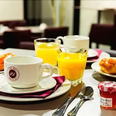 Hotel Le Pere Leon 3*