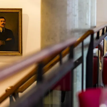 Отель Le Pere Leon