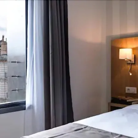 Le Père Léon Hotel 3*